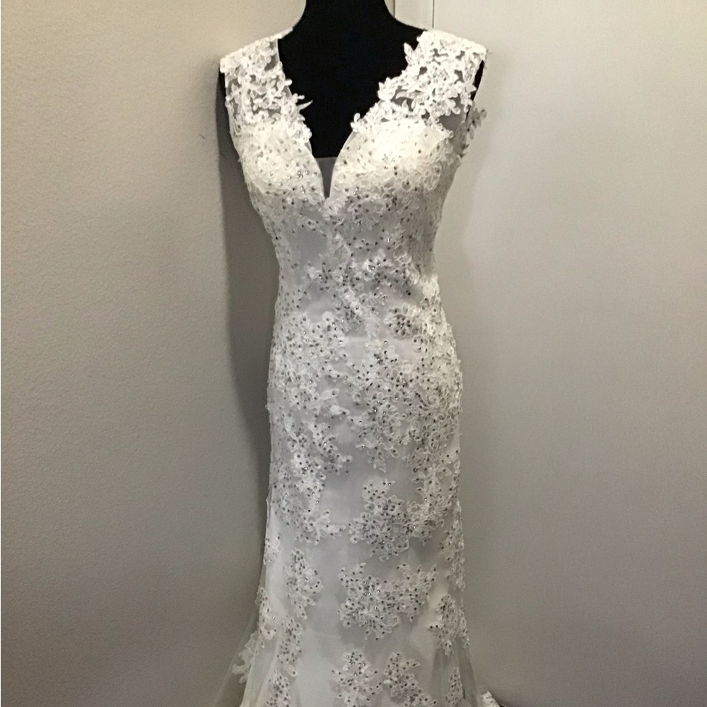 Minimal Mermaid Wedding Dress - Picture 2 of 9